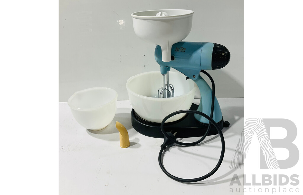 Vintage Sunbean Stand Mixer with Two Glass Mixing Bowls and Juicer Attachment