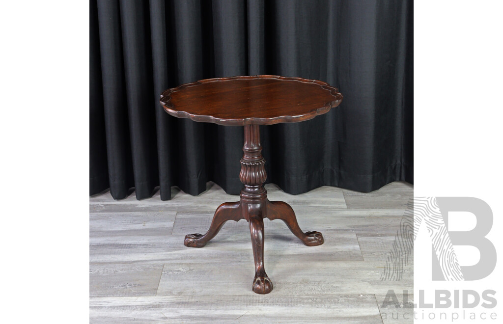 Reproduction Mahogany Occasional Table with Pie Crust Edge