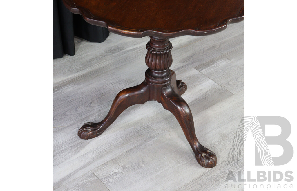 Reproduction Mahogany Occasional Table with Pie Crust Edge