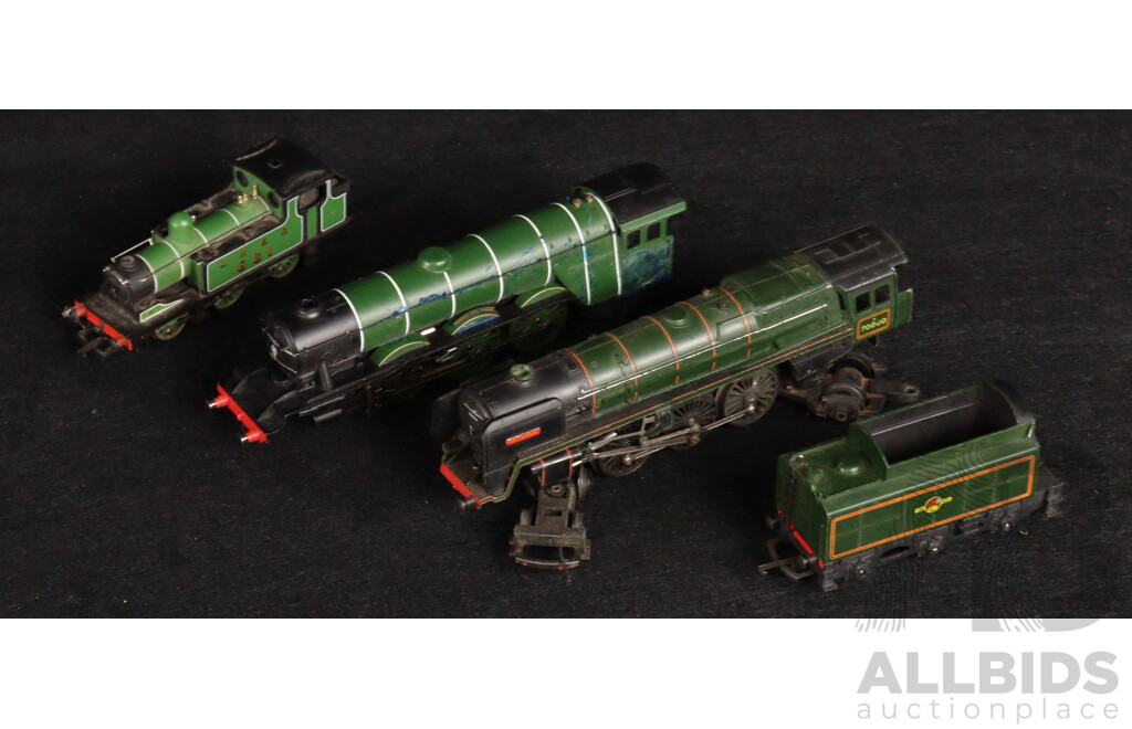 Vintage HO/OO Scale Steam Locomotives Including LNEN 581, Triang Britannia 7 70000, Mainline Hornby Flying Scotsman 4472
