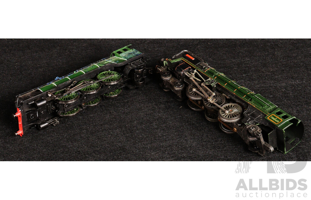 Vintage HO/OO Scale Steam Locomotives Including LNEN 581, Triang Britannia 7 70000, Mainline Hornby Flying Scotsman 4472