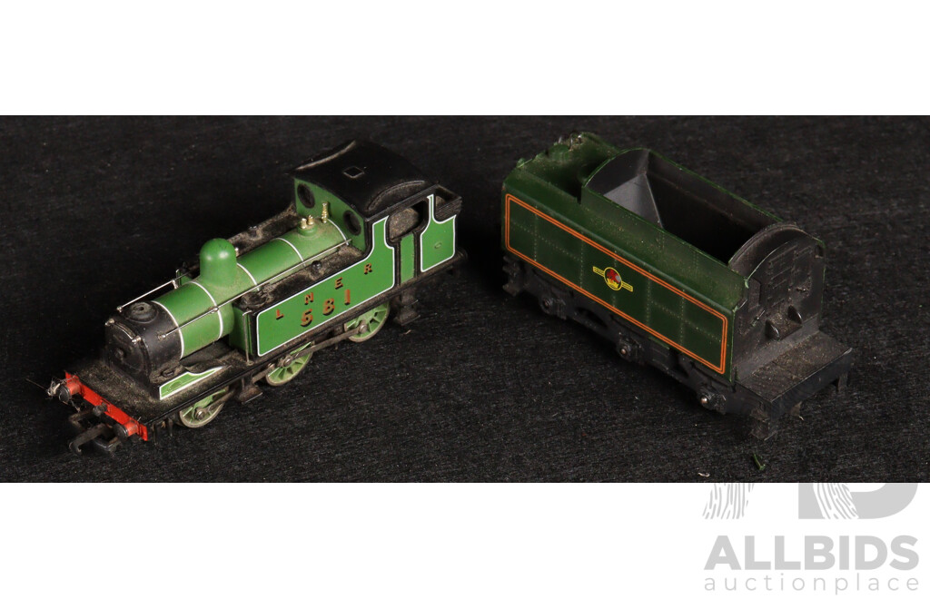Vintage HO/OO Scale Steam Locomotives Including LNEN 581, Triang Britannia 7 70000, Mainline Hornby Flying Scotsman 4472