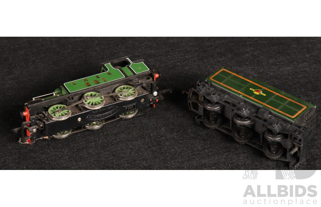 Vintage HO/OO Scale Steam Locomotives Including LNEN 581, Triang Britannia 7 70000, Mainline Hornby Flying Scotsman 4472