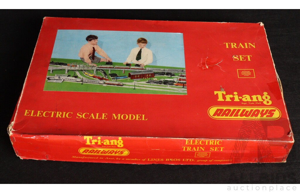 Vintage Triang Railways OO Scale Victorian Rail Passenger Set