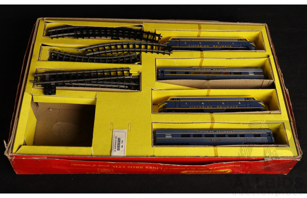 Vintage Triang Railways OO Scale Victorian Rail Passenger Set