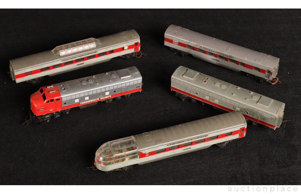 Vintage Triang Railways OO Scale Commonwealth Railways Diesel Locomotive and Passenger Carriages