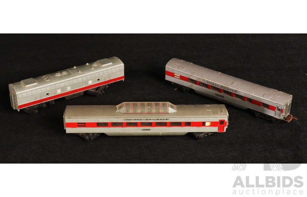 Vintage Triang Railways OO Scale Commonwealth Railways Diesel Locomotive and Passenger Carriages