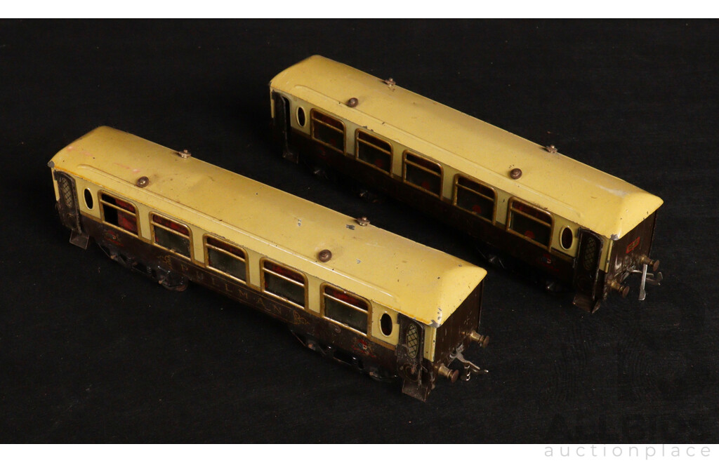 Four Vintage Hornby O Gauge Passenger Carriages Including Pullman