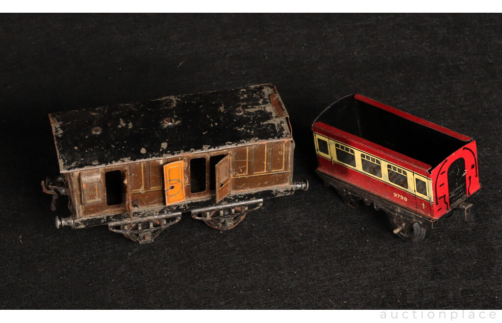 Four Vintage Hornby O Gauge Passenger Carriages Including Pullman