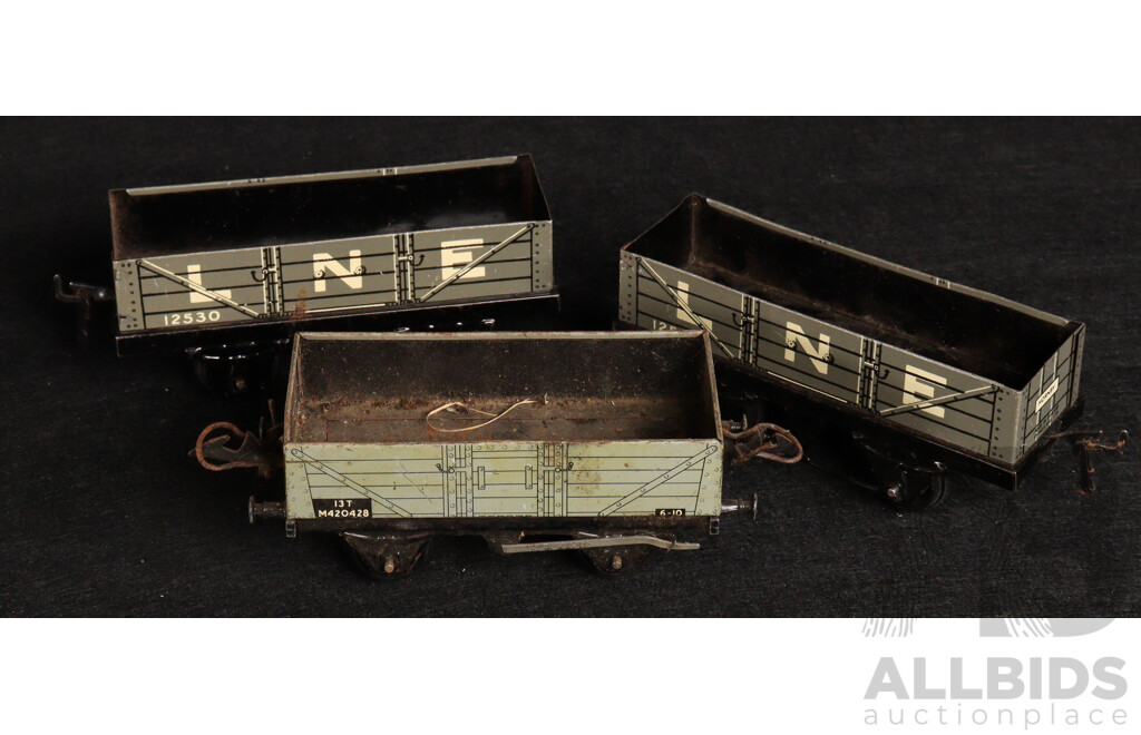 Vintage Hornby O Gauge Freight Rolling Stock Including Trinidad Lake Asphalt, LNE, Bananas