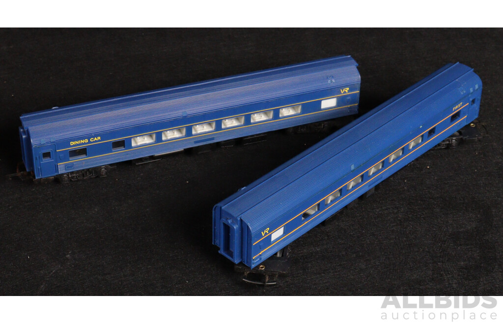 Two Boxed Vintage Hornby Railways HO Scale Victorian Railways Passenger Carriages, First Class and Dining Car