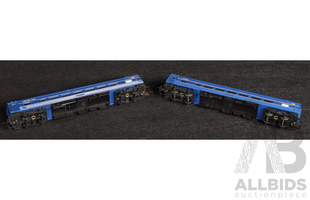 Two Boxed Vintage Hornby Railways HO Scale Victorian Railways Passenger Carriages, First Class and Dining Car