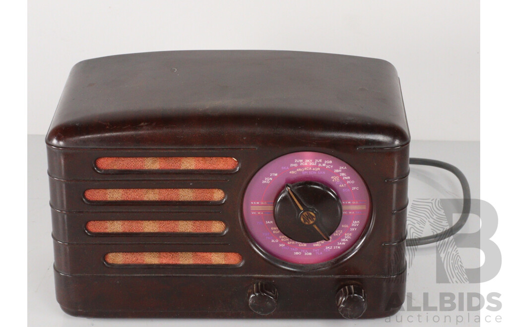 Vintage Valve Radio Model D0025373 with Bakelite Case by Selex Transfers, Melbourne