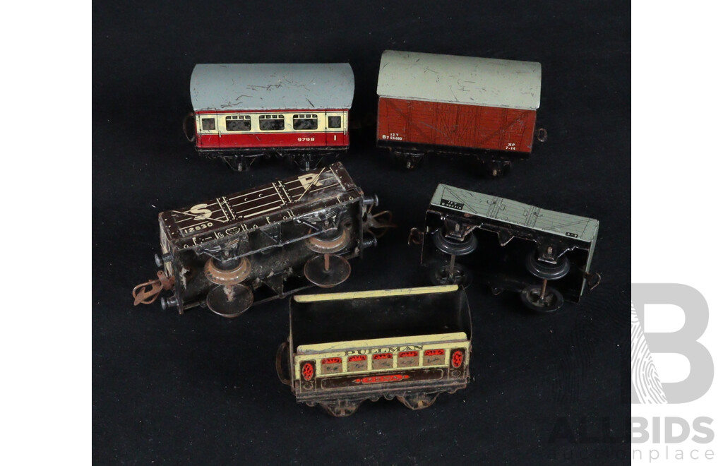 Collection of Vintage Hornby O Gauge Freight and Passenger Rolling Stock Including Cattle Wagon, LNER Passenger, Ballast Wagons
