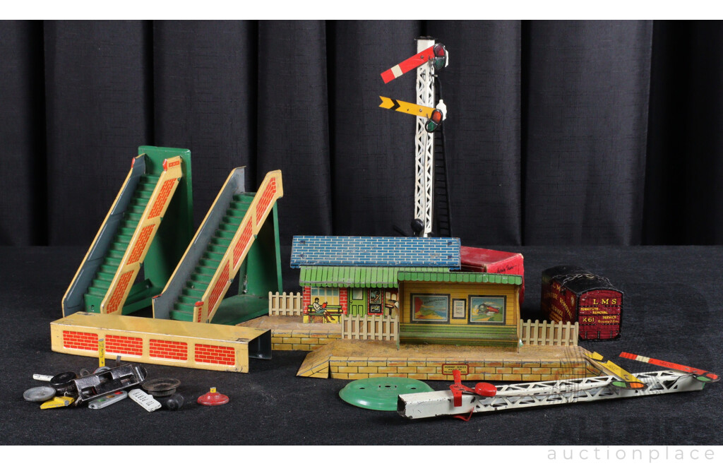 Vintage Hornby O Gauge Railway Stations, Foot Bridge, Double Arm Signals and Buffer Stops with Boxes