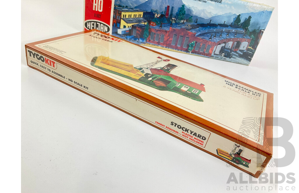 Vintage Con-Cor HO Scale B802 Steam Locomotive Roundhouse and Tyco Stockyard