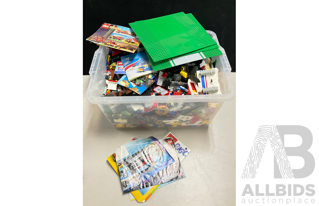 Collection Lego Including Technic, Batman, City, Road Base Plates and More, Approx 4 KG