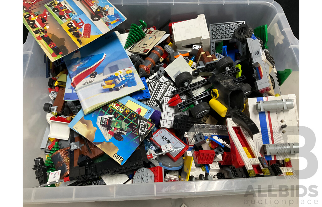 Collection Lego Including Technic, Batman, City, Road Base Plates and More, Approx 4 KG