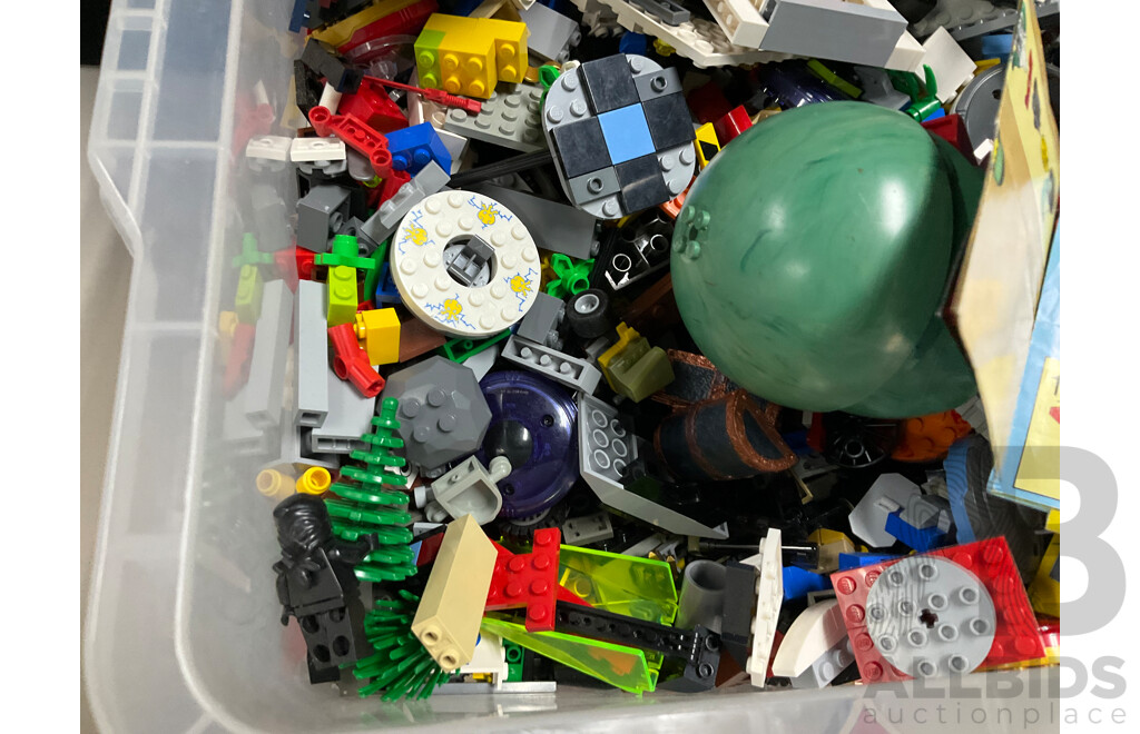 Collection Lego Including Technic, Batman, City, Road Base Plates and More, Approx 4 KG