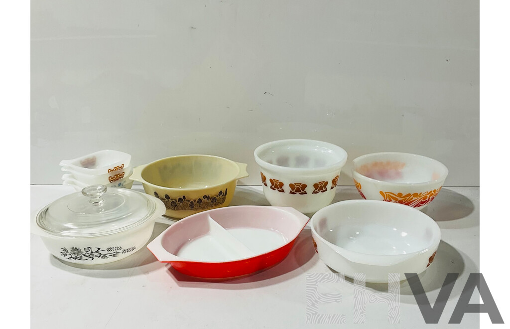 Collection  Vintage USA Pyrex in Various Patterns