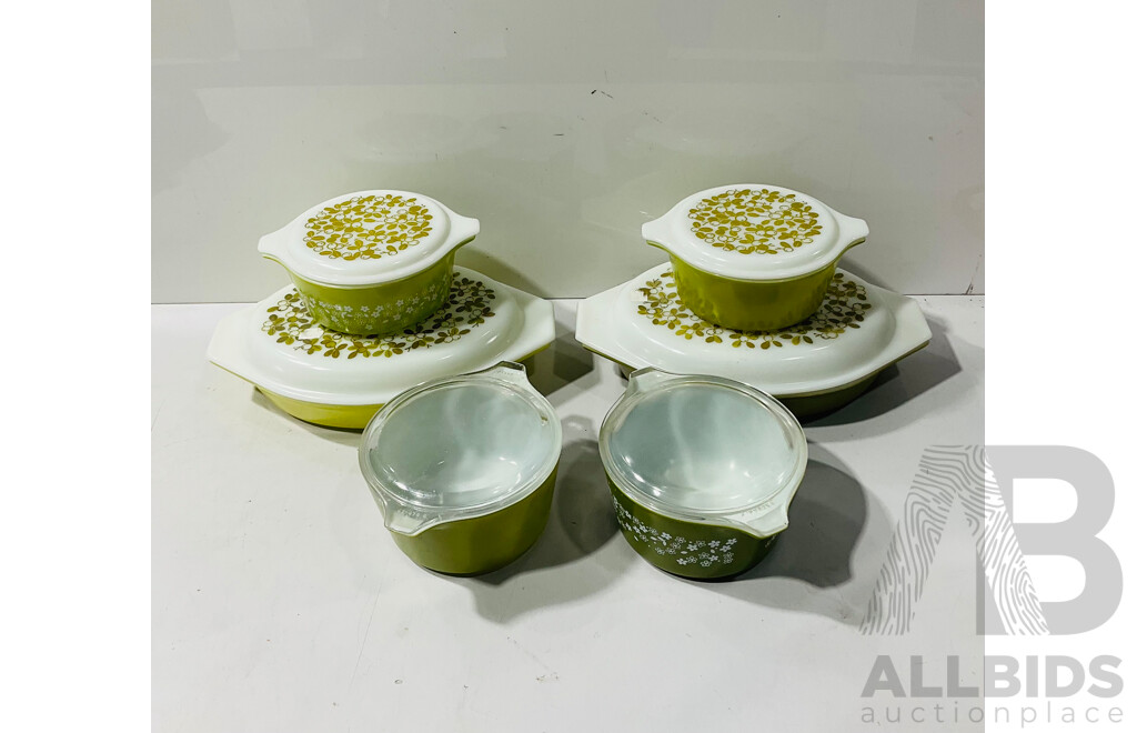 Collection  Vintage USA Pyrex in Various Patterns