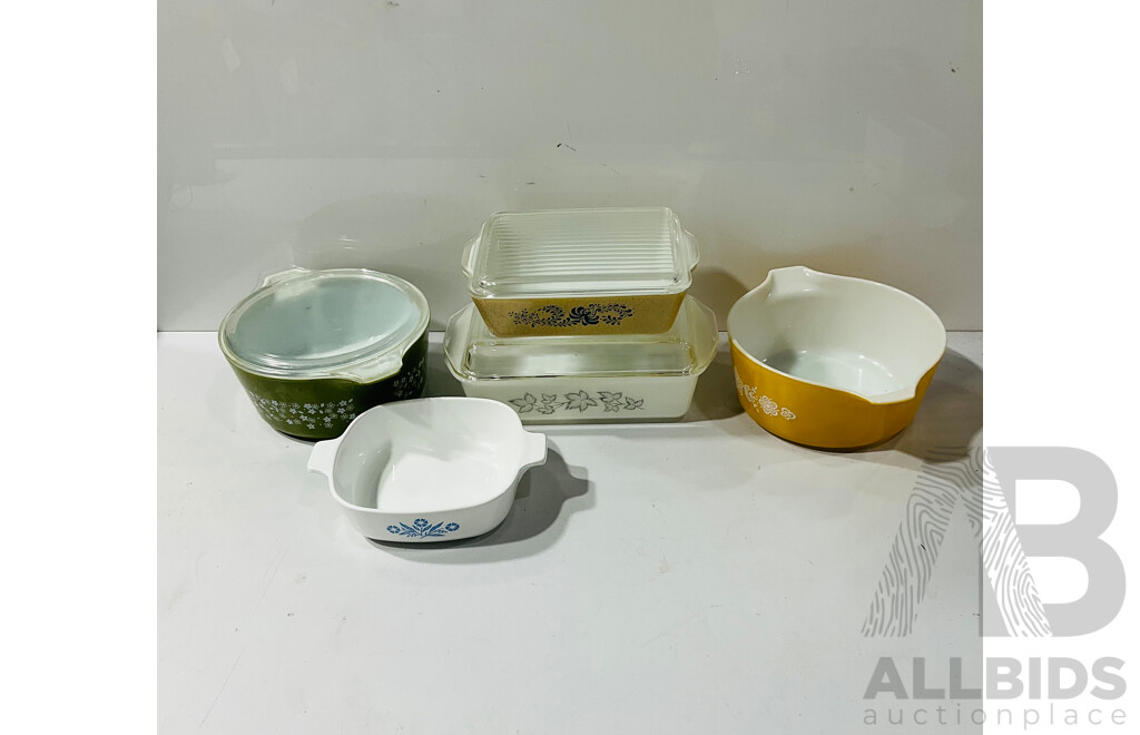 Collection  Vintage USA Pyrex in Various Patterns