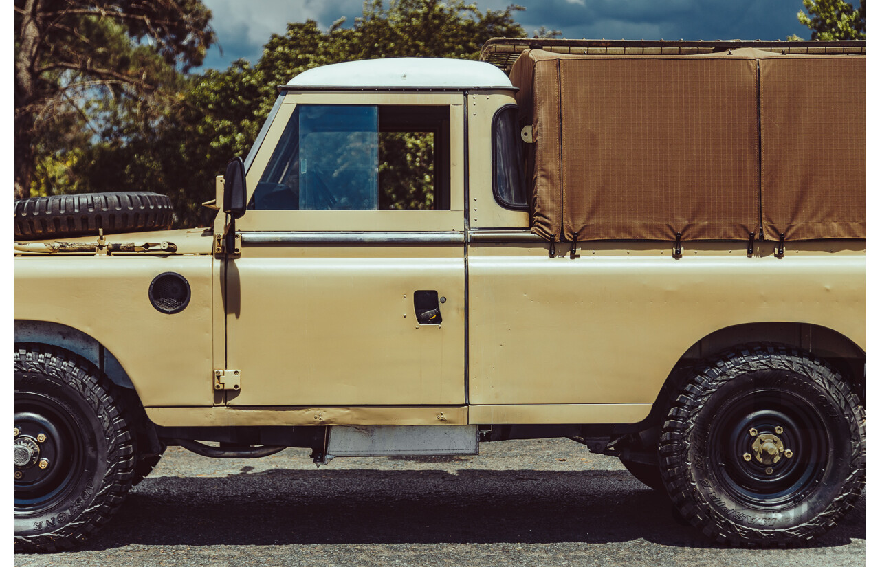 12/1976 Land Rover 109 (4x4) LWB Ex-Army 2d Hardtop Truck Cab 3/4 Ton Dulux Sand 2.25L