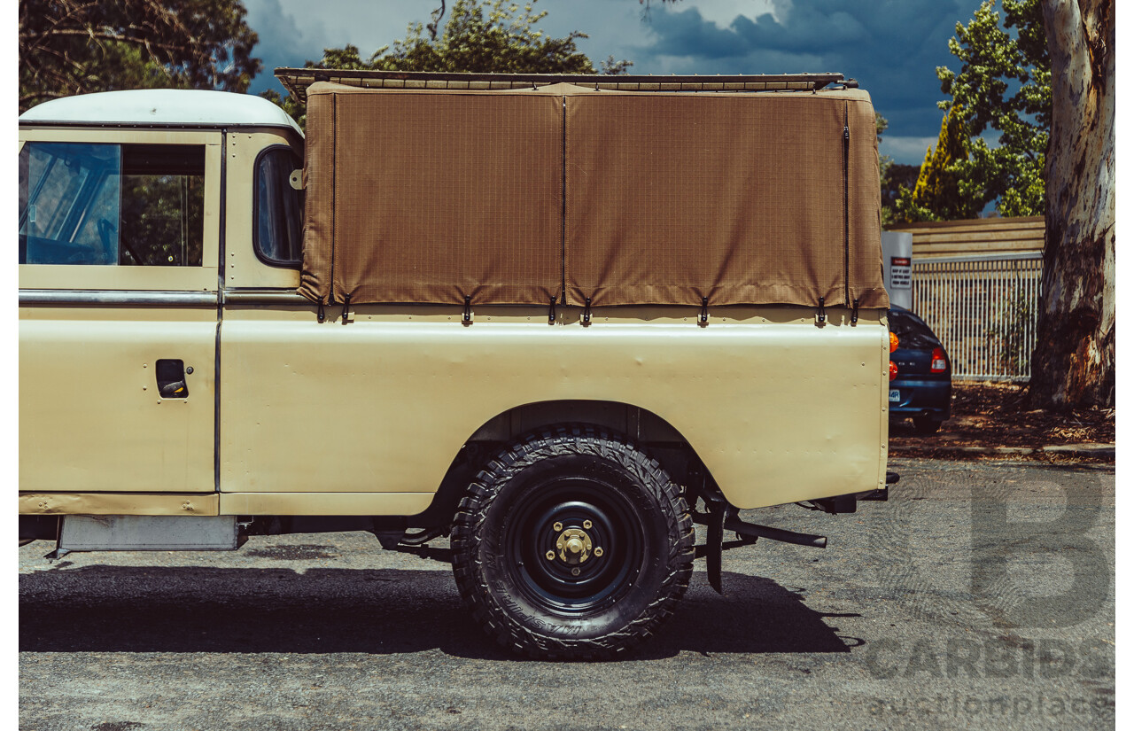 12/1976 Land Rover 109 (4x4) LWB Ex-Army 2d Hardtop Truck Cab 3/4 Ton Dulux Sand 2.25L