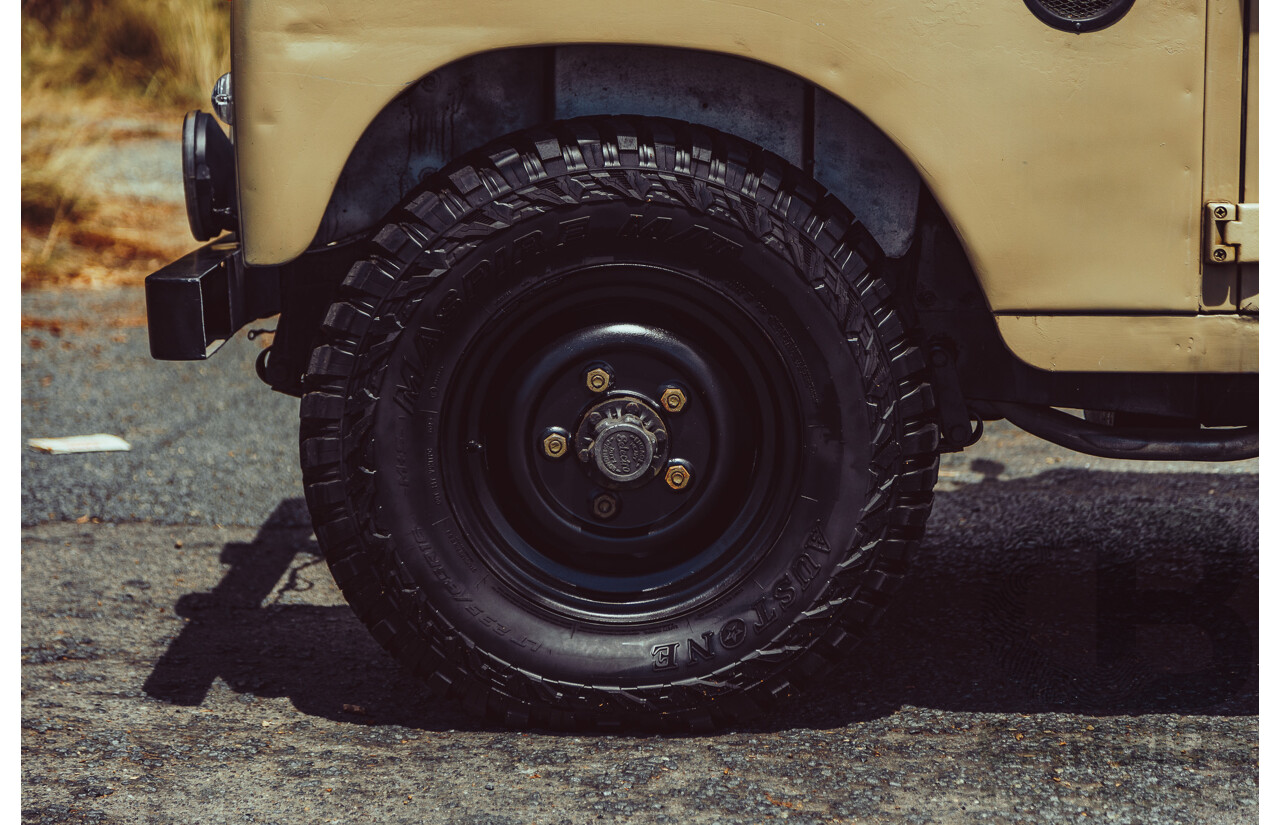 12/1976 Land Rover 109 (4x4) LWB Ex-Army 2d Hardtop Truck Cab 3/4 Ton Dulux Sand 2.25L