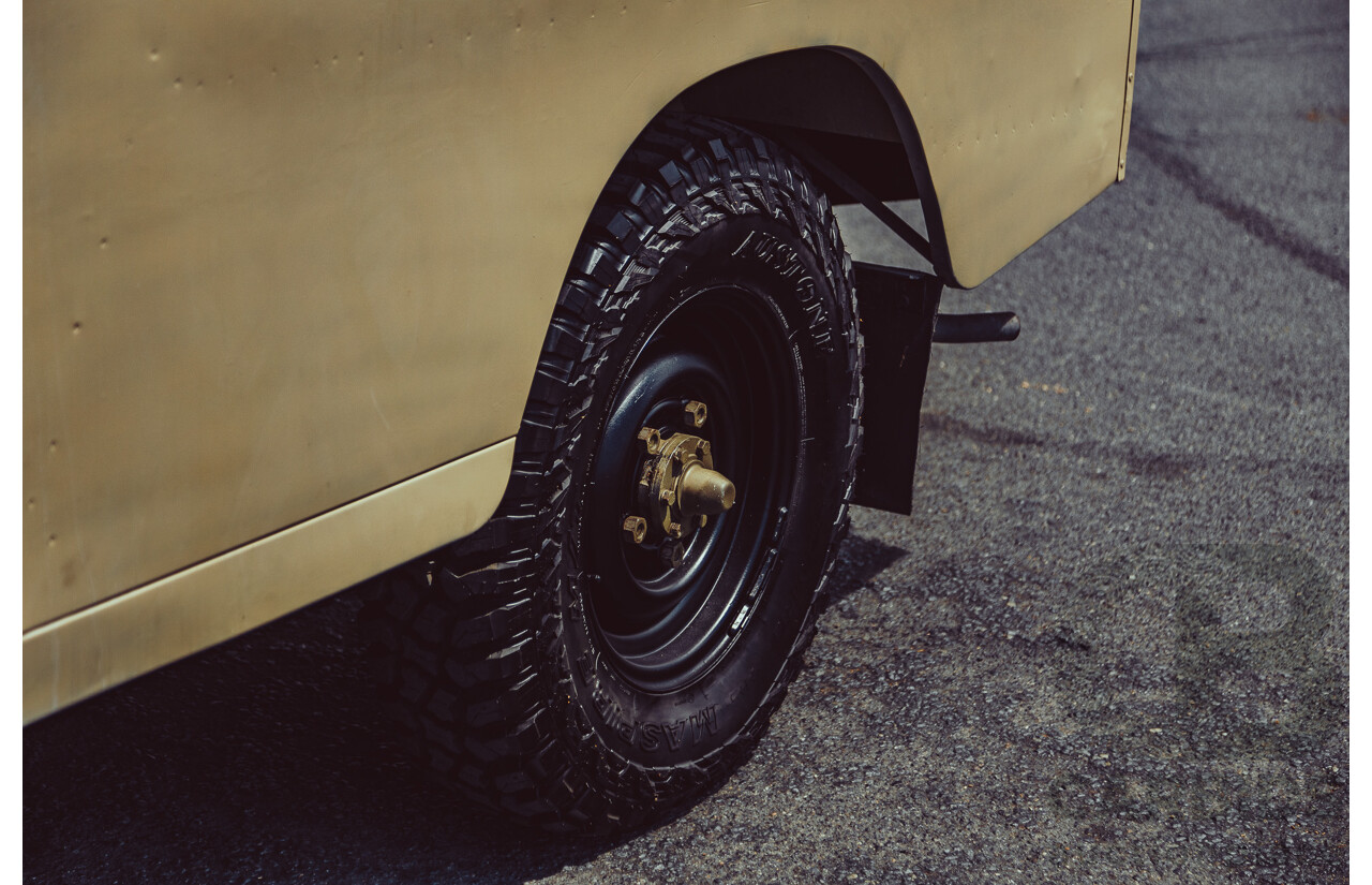 12/1976 Land Rover 109 (4x4) LWB Ex-Army 2d Hardtop Truck Cab 3/4 Ton Dulux Sand 2.25L