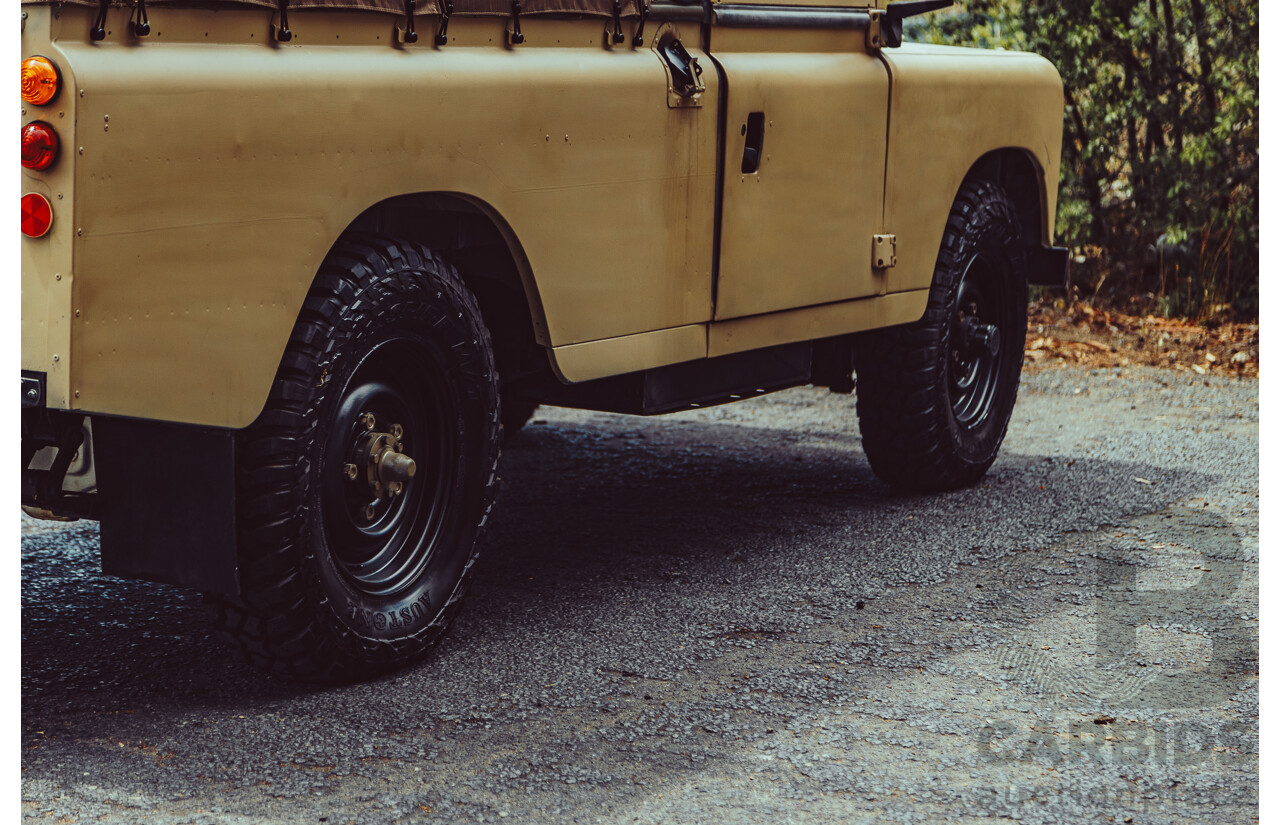 12/1976 Land Rover 109 (4x4) LWB Ex-Army 2d Hardtop Truck Cab 3/4 Ton Dulux Sand 2.25L