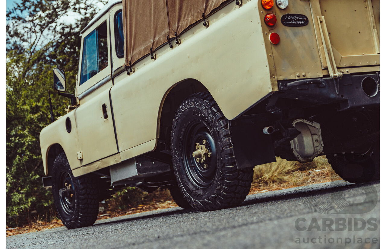 12/1976 Land Rover 109 (4x4) LWB Ex-Army 2d Hardtop Truck Cab 3/4 Ton Dulux Sand 2.25L