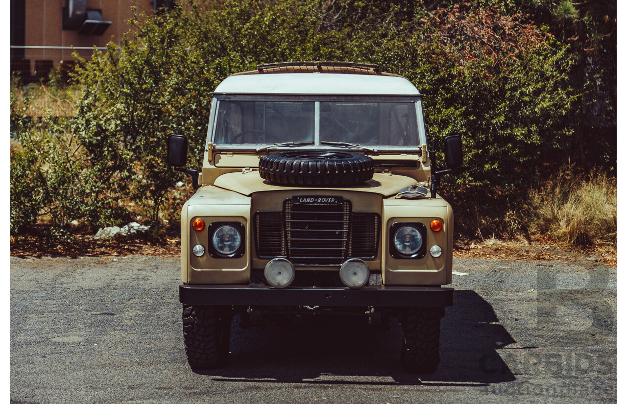 12/1976 Land Rover 109 (4x4) LWB Ex-Army 2d Hardtop Truck Cab 3/4 Ton Dulux Sand 2.25L