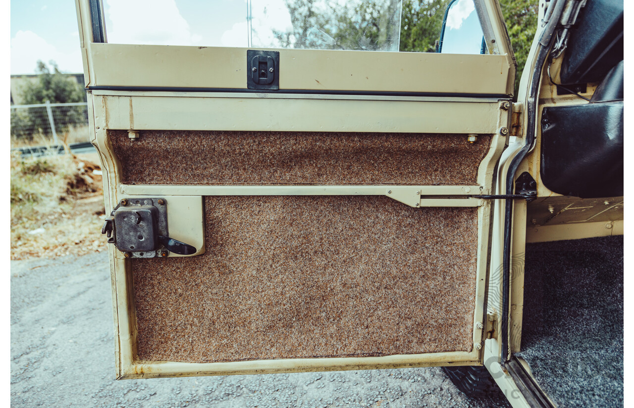 12/1976 Land Rover 109 (4x4) LWB Ex-Army 2d Hardtop Truck Cab 3/4 Ton Dulux Sand 2.25L