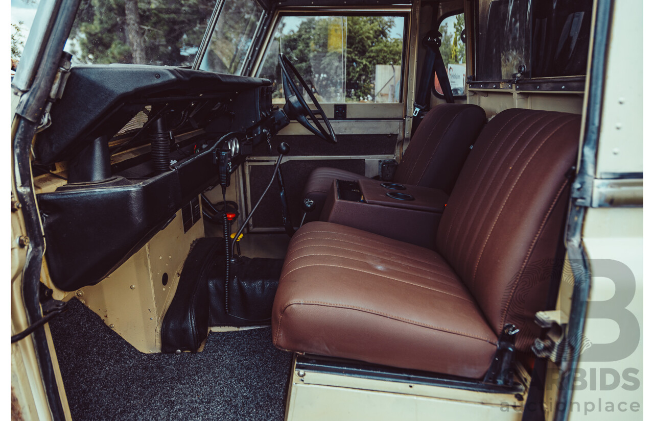 12/1976 Land Rover 109 (4x4) LWB Ex-Army 2d Hardtop Truck Cab 3/4 Ton Dulux Sand 2.25L