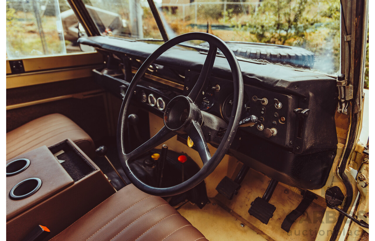 12/1976 Land Rover 109 (4x4) LWB Ex-Army 2d Hardtop Truck Cab 3/4 Ton Dulux Sand 2.25L