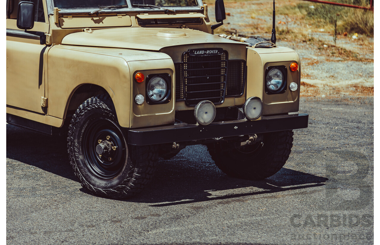 12/1976 Land Rover 109 (4x4) LWB Ex-Army 2d Hardtop Truck Cab 3/4 Ton Dulux Sand 2.25L