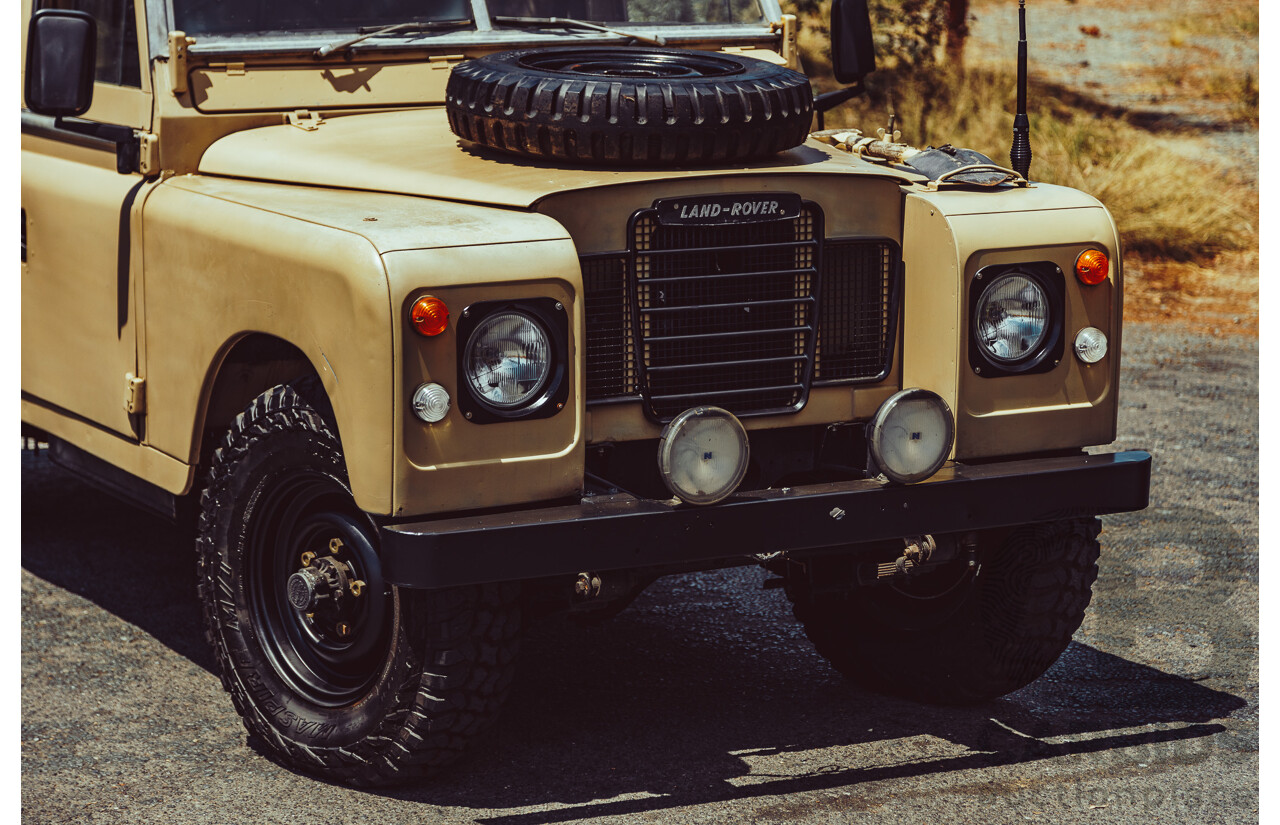 12/1976 Land Rover 109 (4x4) LWB Ex-Army 2d Hardtop Truck Cab 3/4 Ton Dulux Sand 2.25L