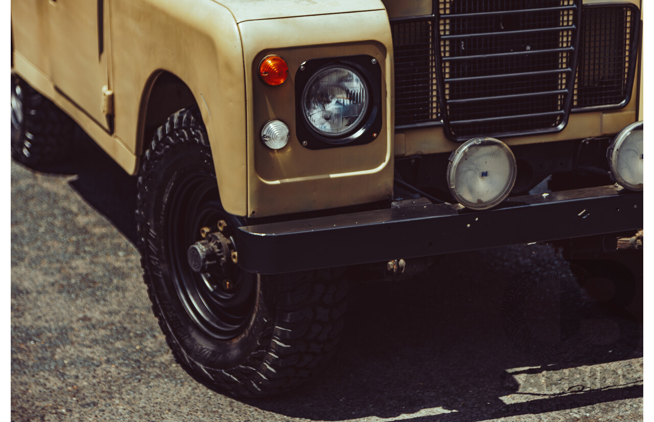 12/1976 Land Rover 109 (4x4) LWB Ex-Army 2d Hardtop Truck Cab 3/4 Ton Dulux Sand 2.25L