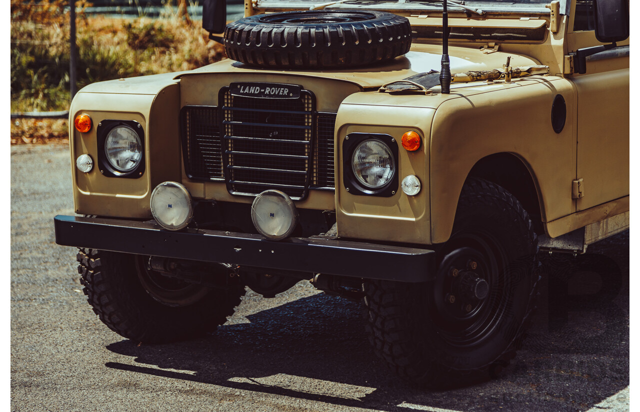 12/1976 Land Rover 109 (4x4) LWB Ex-Army 2d Hardtop Truck Cab 3/4 Ton Dulux Sand 2.25L