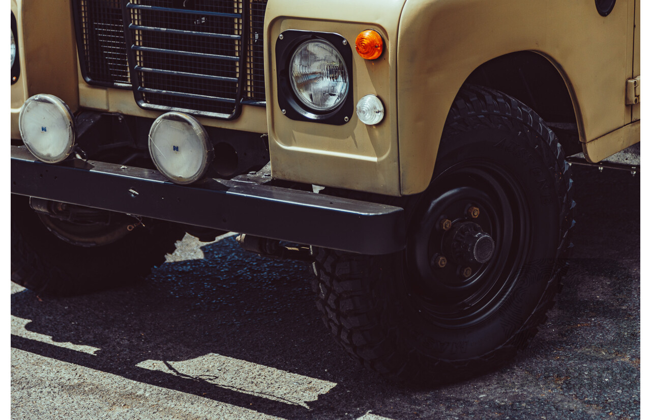 12/1976 Land Rover 109 (4x4) LWB Ex-Army 2d Hardtop Truck Cab 3/4 Ton Dulux Sand 2.25L