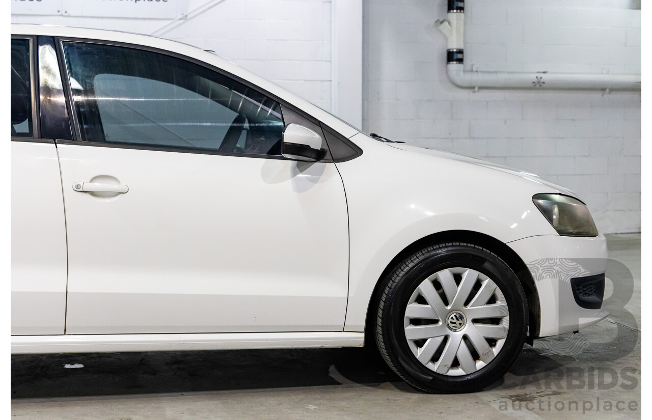 6/2013 Volkswagen Polo Trendline 6R MY13.5 5d Hatchback Candy White 1.4L