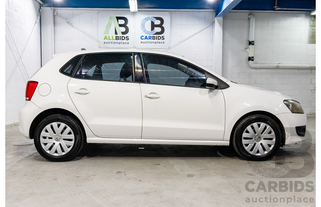 6/2013 Volkswagen Polo Trendline 6R MY13.5 5d Hatchback Candy White 1.4L