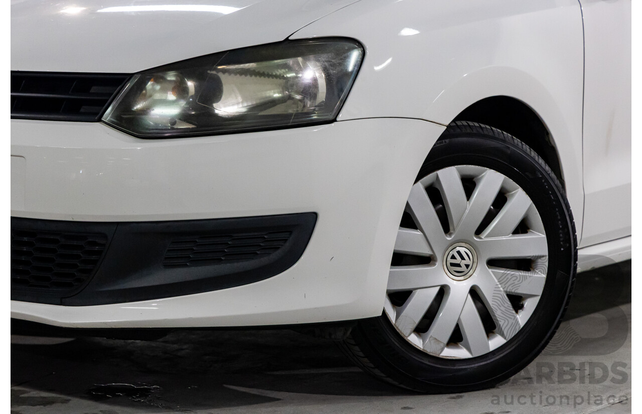 6/2013 Volkswagen Polo Trendline 6R MY13.5 5d Hatchback Candy White 1.4L