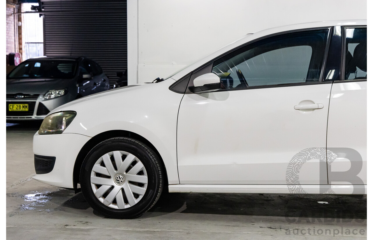 6/2013 Volkswagen Polo Trendline 6R MY13.5 5d Hatchback Candy White 1.4L