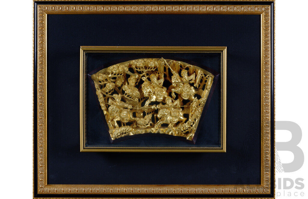 Vintage Chinese Temple Wood Carved Fighting Scene Panel Covered in Gold Leaf Gilt, 53 x 64 cm (frame)