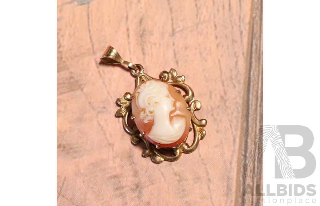 9ct Vintage Shell Cameo Pendant, 30mm Long, 2.63 Grams