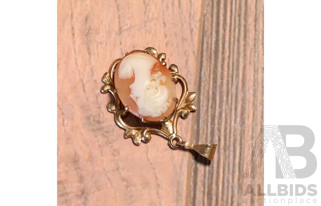 9ct Vintage Shell Cameo Pendant, 30mm Long, 2.63 Grams