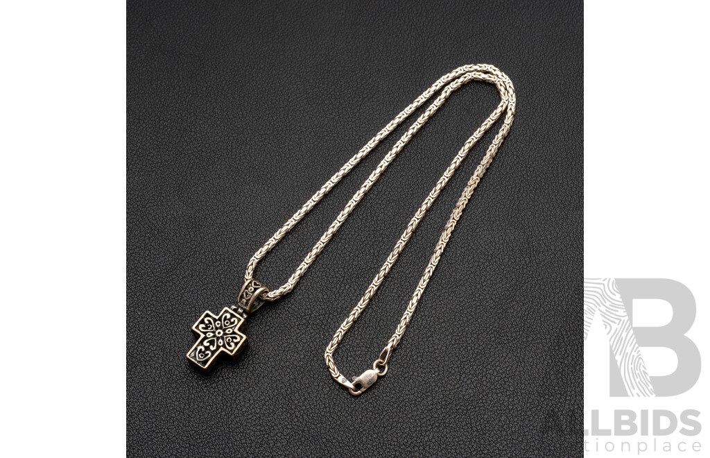 Sterling Silver Decorative Cross Pendant on Fancy Link Chain, 45cm, 17.71 Grams