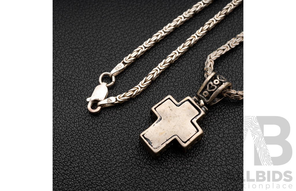Sterling Silver Decorative Cross Pendant on Fancy Link Chain, 45cm, 17.71 Grams